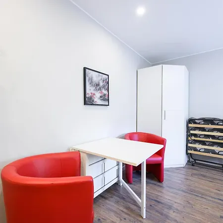 3 Maja 32b -b By Homeprime *